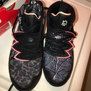Size 7Y.
